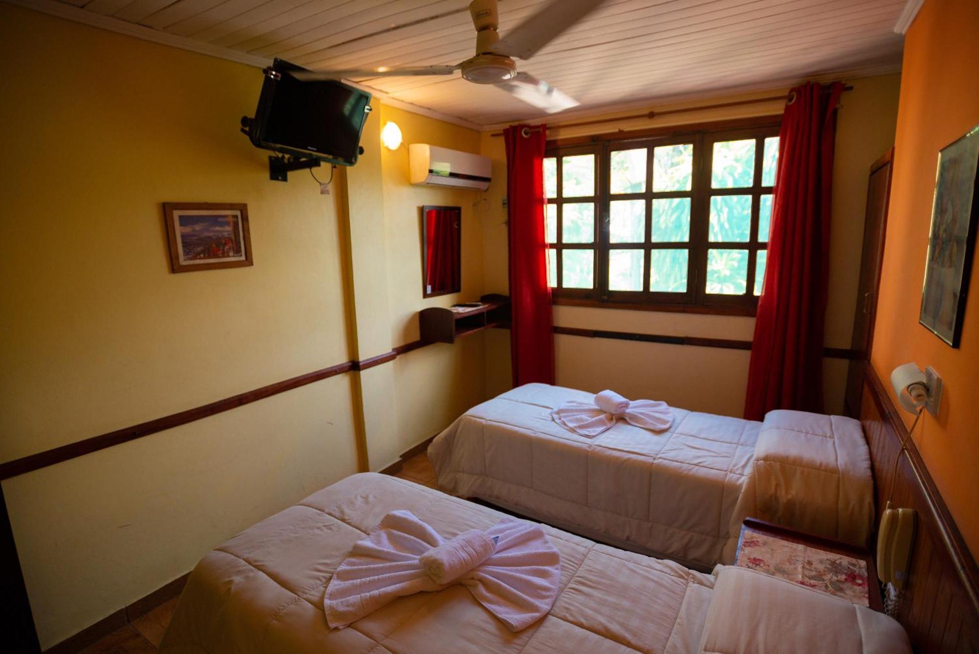 Hosteria Los Helechos Puerto Iguazú Esterno foto
